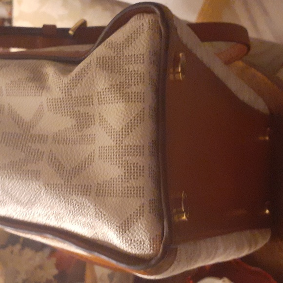 MICHAEL KORS LARGE SATCHEL CROSSBODY STRAP SIGNATURE - Picture 5 of 10